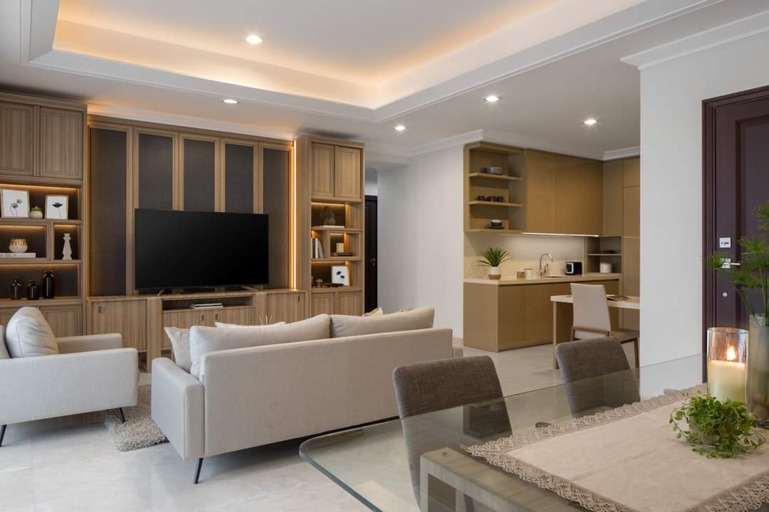 Design Interior Livingroom Modern di Jakarta, Sofa Custom ala Scandinavian, Meja Kaca, Cabinet HPL Wood, Panel TV dan kitchen set HPL kayu